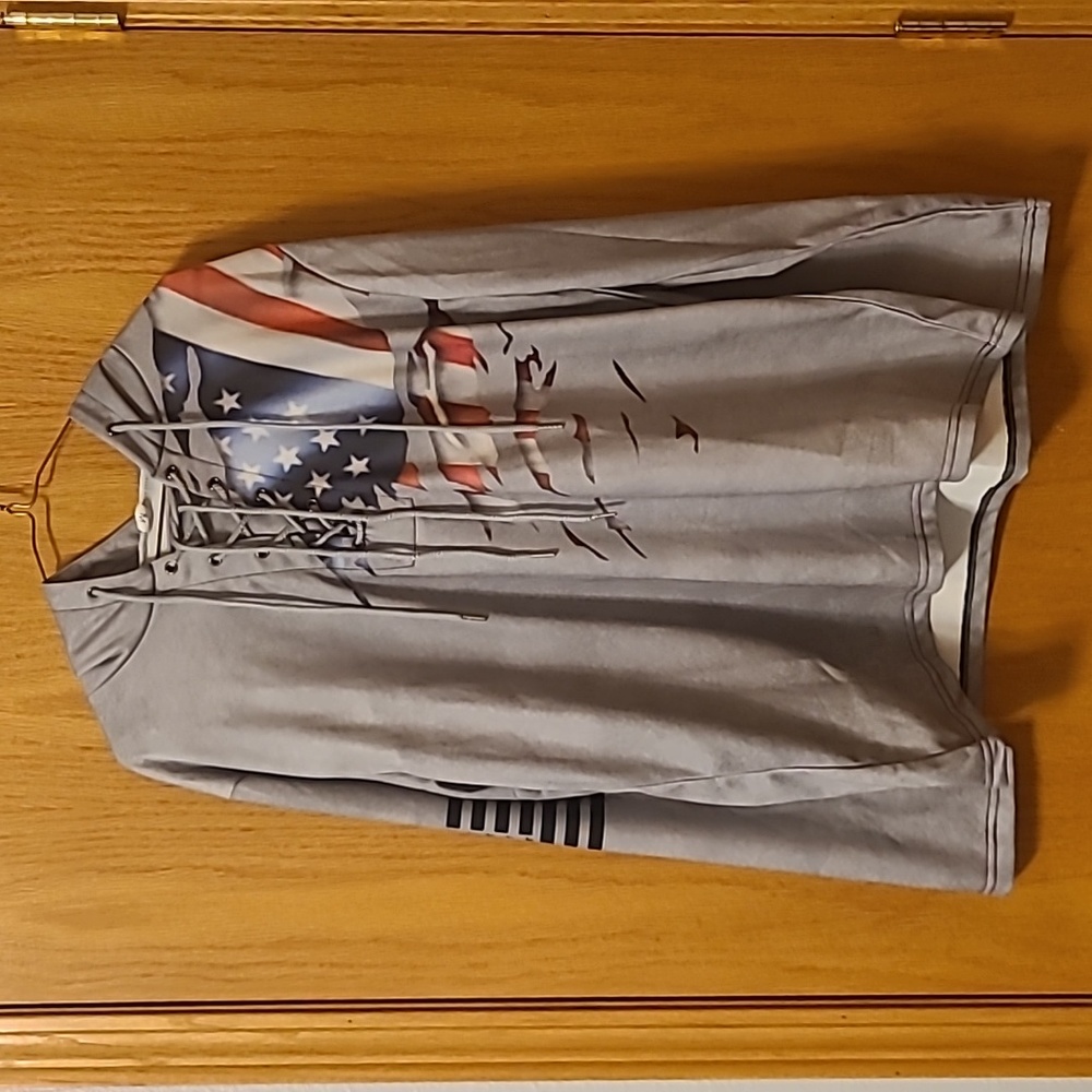 NWOT Men's Hooded Sweatshirt Size Medium